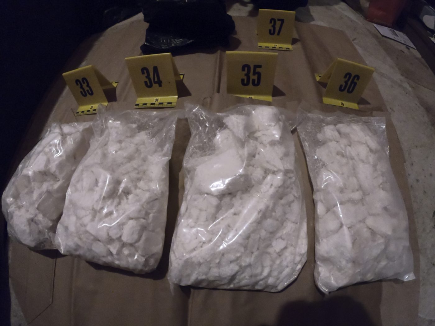 Több mint 11 kilogramm kábítószergyanús anyagot foglaltak le