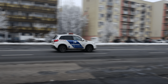 poli, police