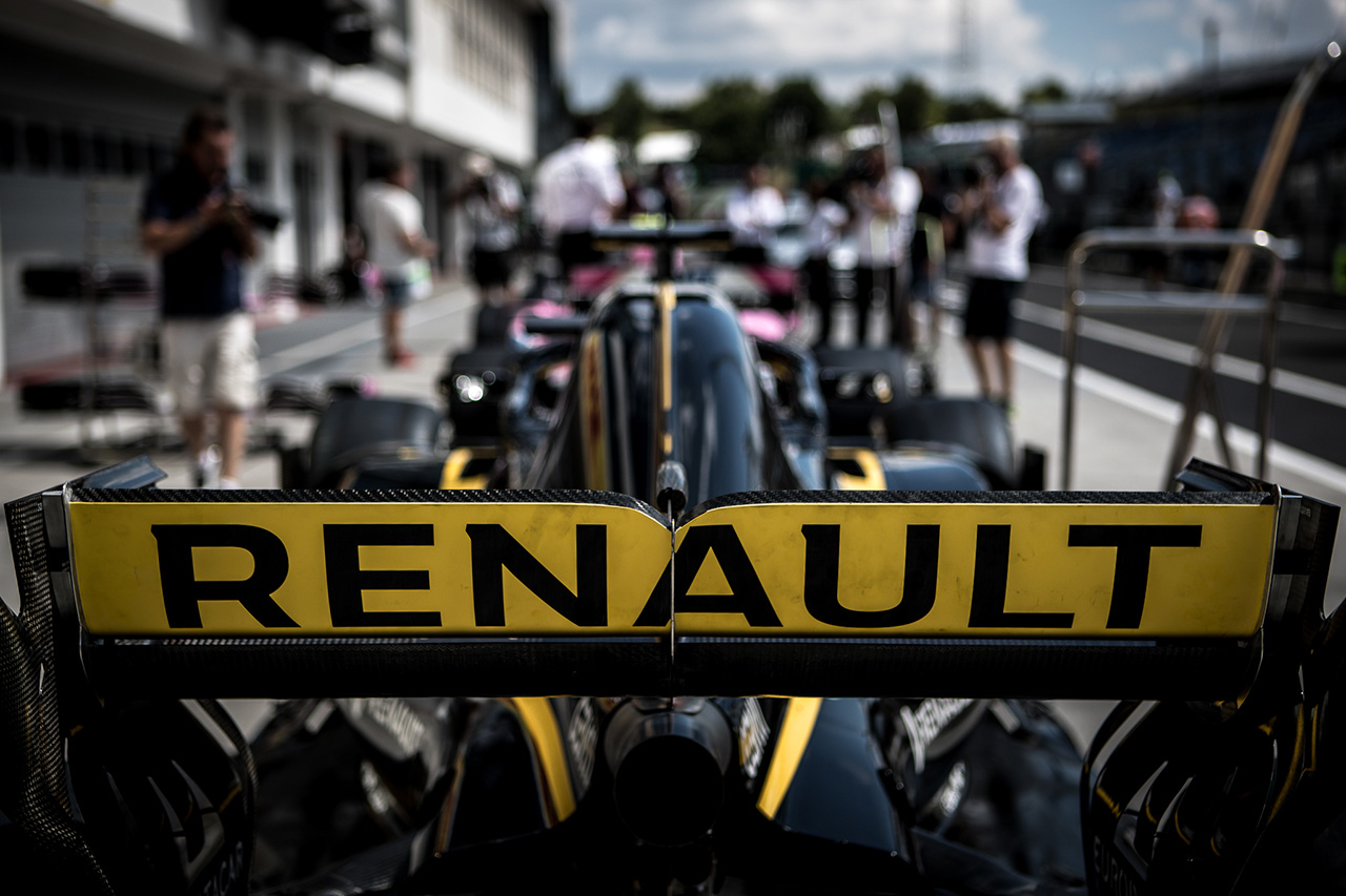 Chandhok szerint a Renault túl korán szerződtette le Ricciardot