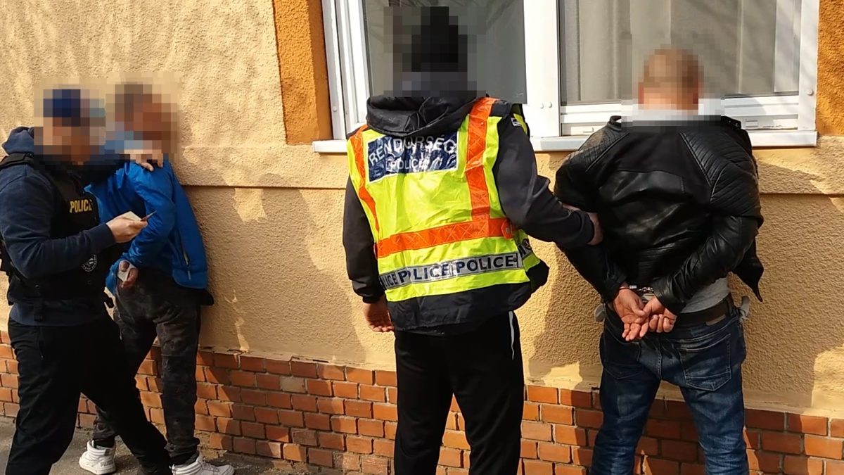 Kábítószer-terjesztőket fogott el a rendőrség Békéscsabán