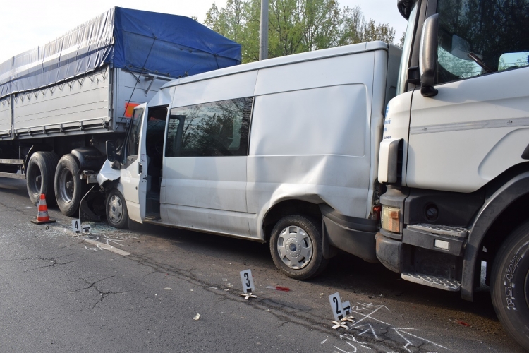 Szarvason és Békésen is közlekedési balesetnél helyszíneltek