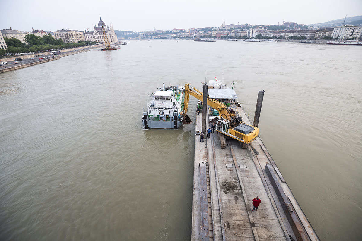 Dunai hajóbaleset – Szlovák segítséggel gyorsítják a Duna apadását