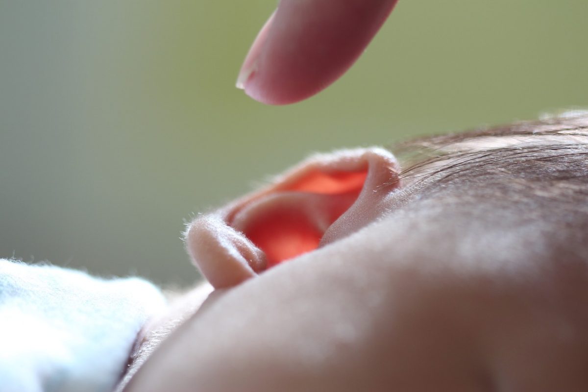 Világújdonságnak számító hallásjavító implantátumot kapott két kisgyerek