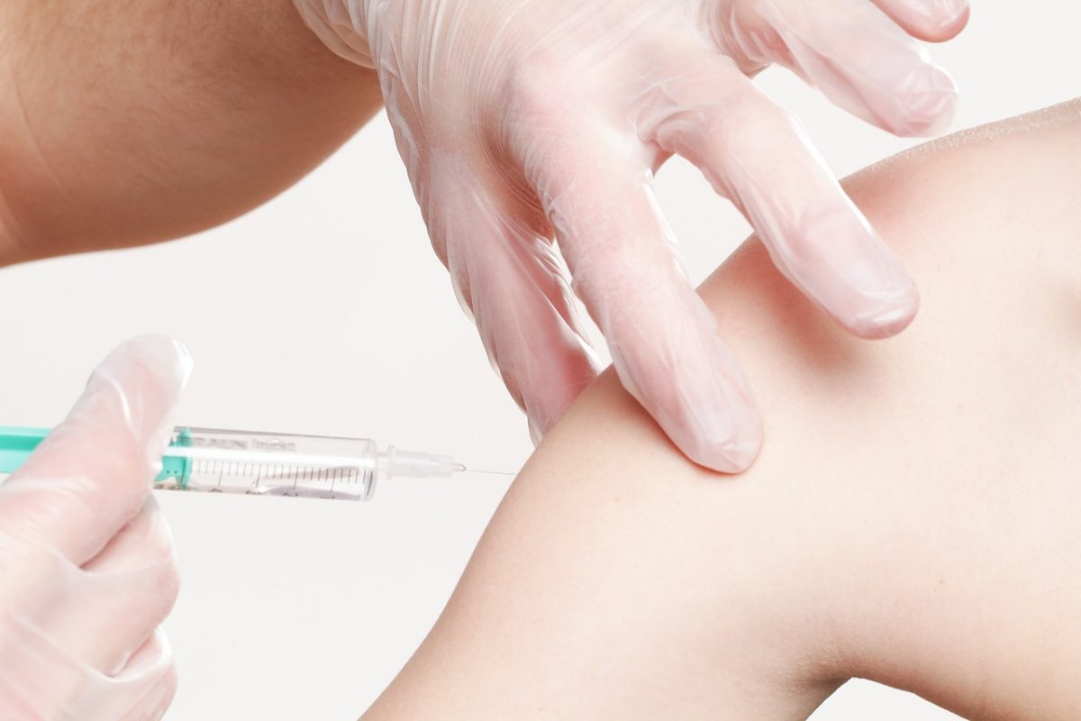 A Pfizer benyújtotta az 5 és 11 év közötti gyermekek oltására kifejlesztett vakcina engedélyezési kérelmét