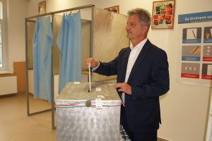 Szarvas Péter