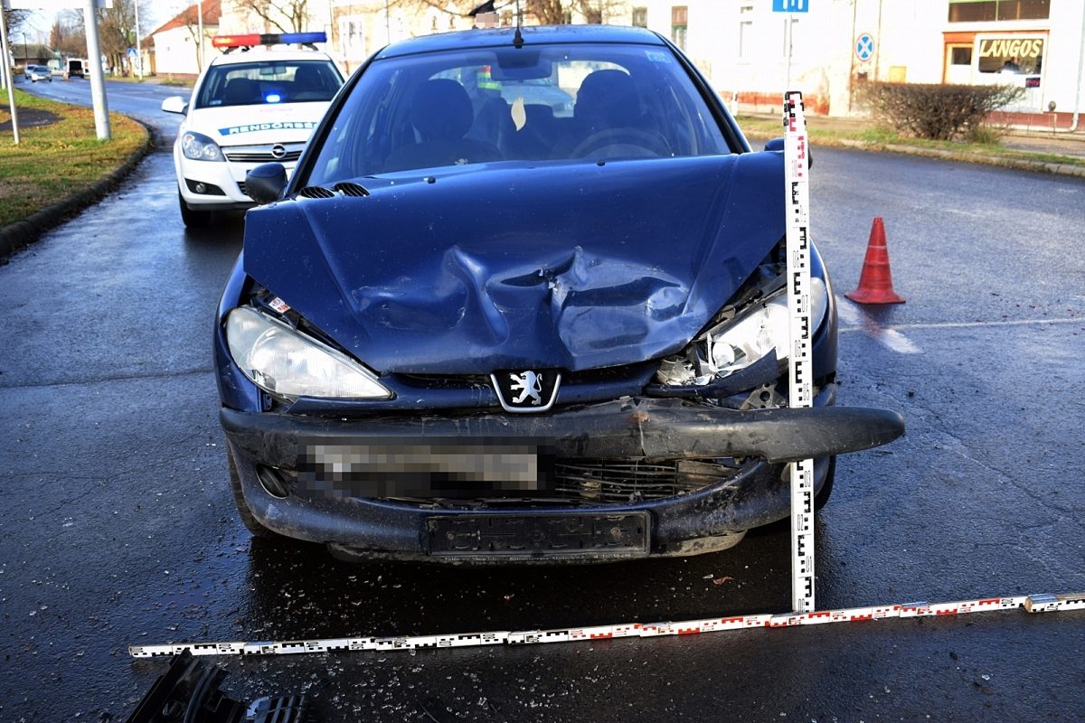 Közlekedési baleset történt tegnap Békésen és Pusztaföldváron