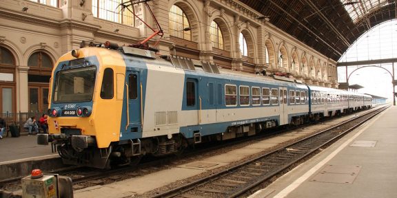 vasútállomás, menetrend, óraátállítás, Budapest, Keleti, vonat, vasút, vasúti