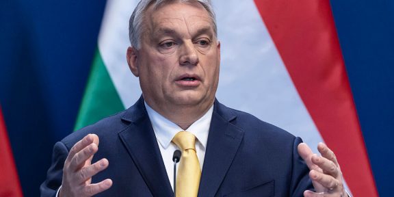 Orbán Viktor, korlátozó