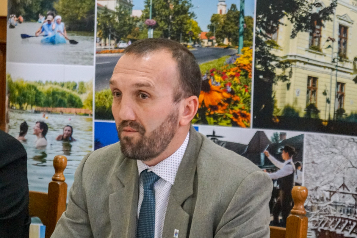 Kálmán Tibor felfüggesztette az önkormányzati bizottsági tagok tiszteletdíjainak kifizetését