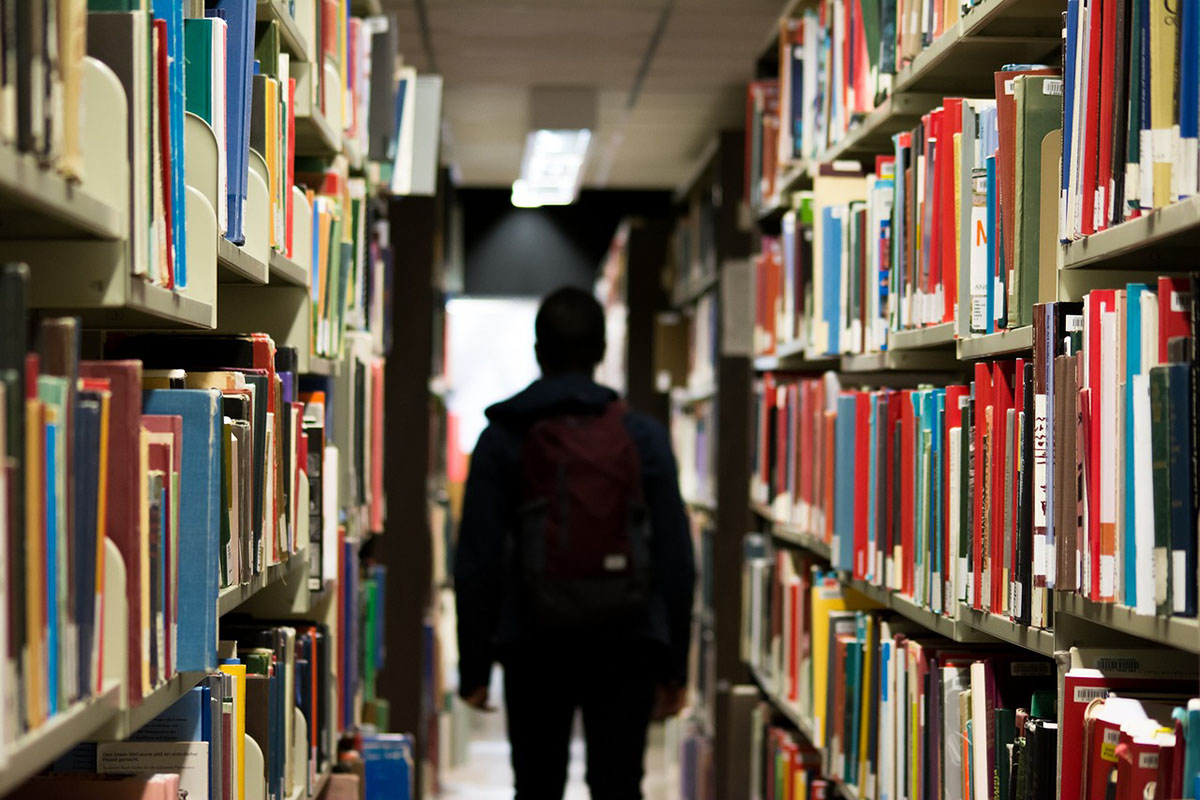 Rétvári: a 2020/21-es tanévtől már minden diák ingyenesen kapja a tankönyveket