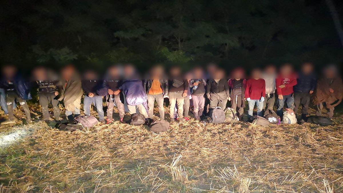 19 határsértőt fogtak el a rendőrök az éjjel Sarkad külterületén