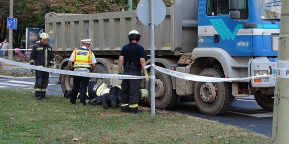 Meghalt egy kisgyerek, akit teherautó gázolt el Szegeden