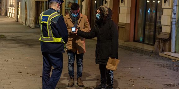Koronavírus - Kijárási tilalom Romániában, Románia