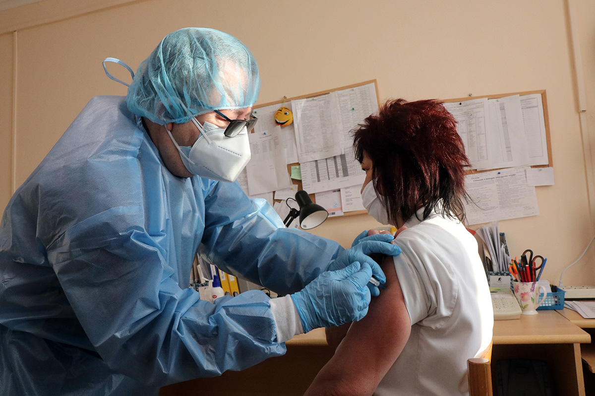 Rendben zajlik a koronavírus elleni védőoltások beadása Békésen