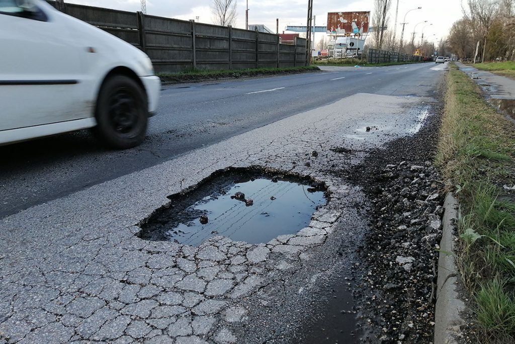 kátyú Békéscsabán, úthiba