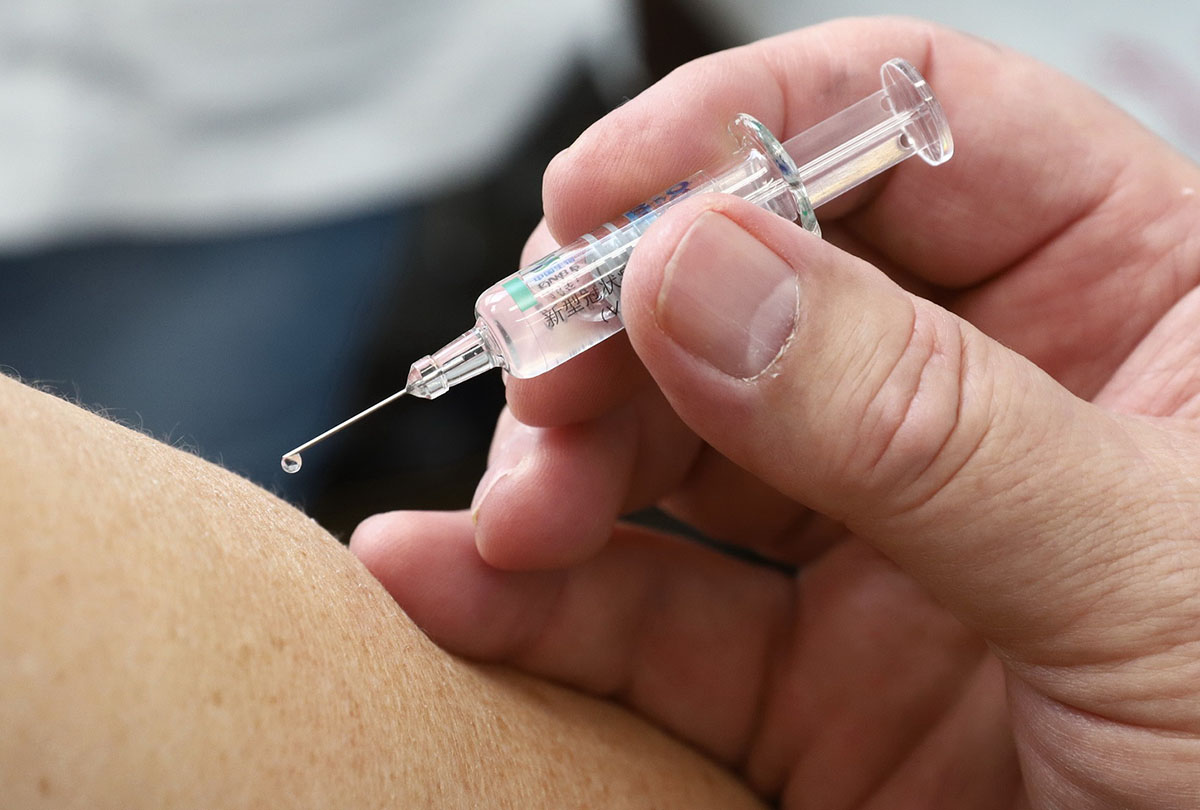 Már hat oltópont működik a megyében, újabb több mint nyolcezer Sinopharm-vakcina érkezett