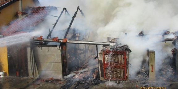 Fatároló égett teljes terjedelmében Kétegyházán