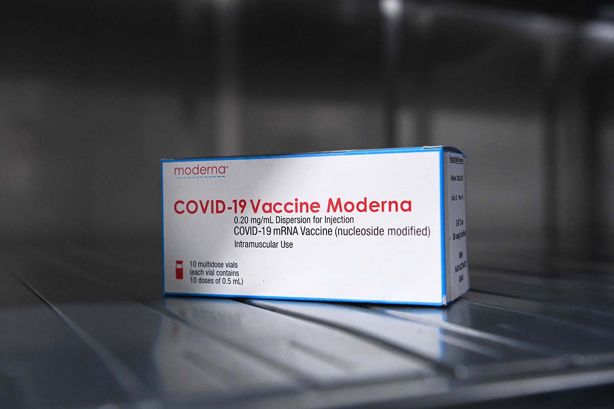 Moderna: biztonságos és hatékony a vakcina a serdülők számára