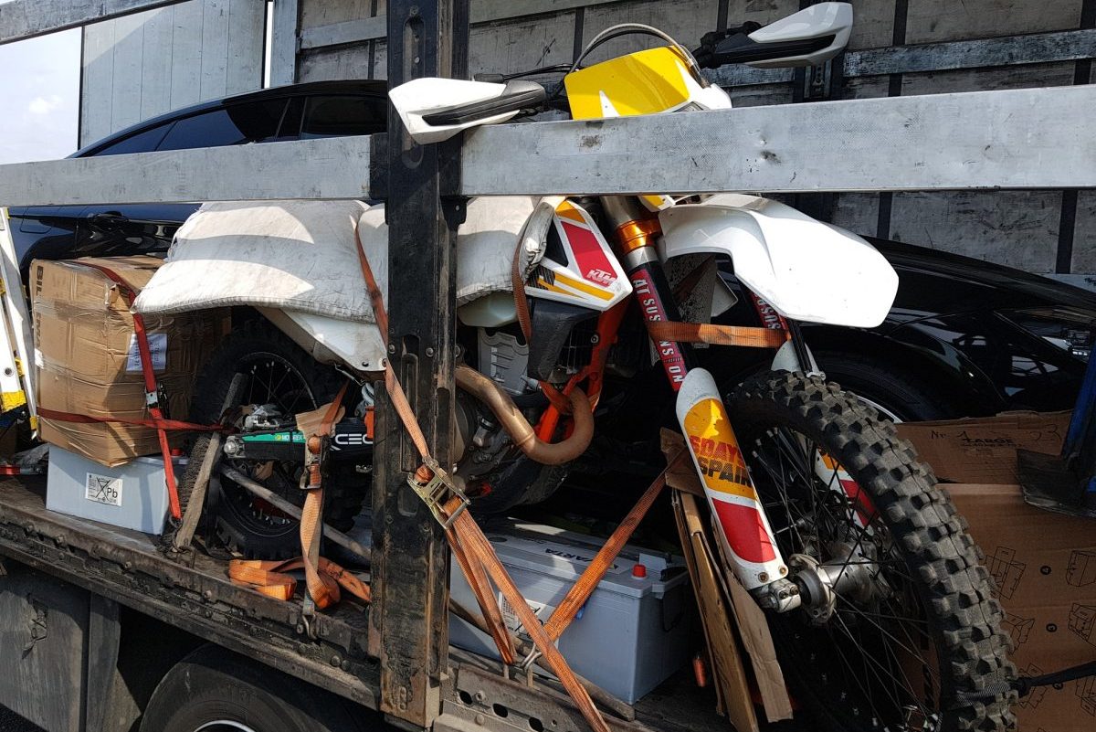 A svéd hatóságok által körözött motorkerékpárt fogtak a gyulai határátkelőhelyen