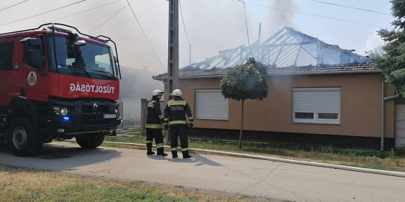 kigyulladt ház Békéscsabán