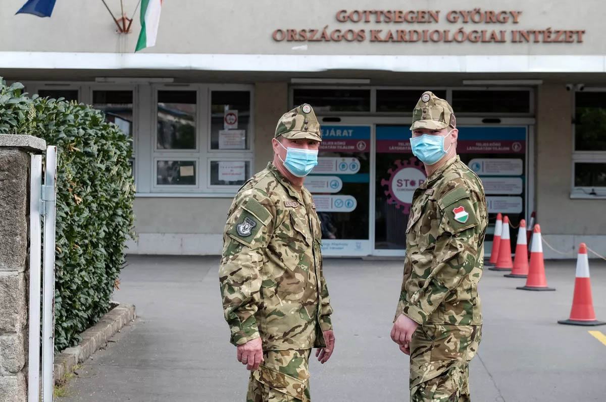 A Magyar Honvédség további katonákat vezényel a kórházakba