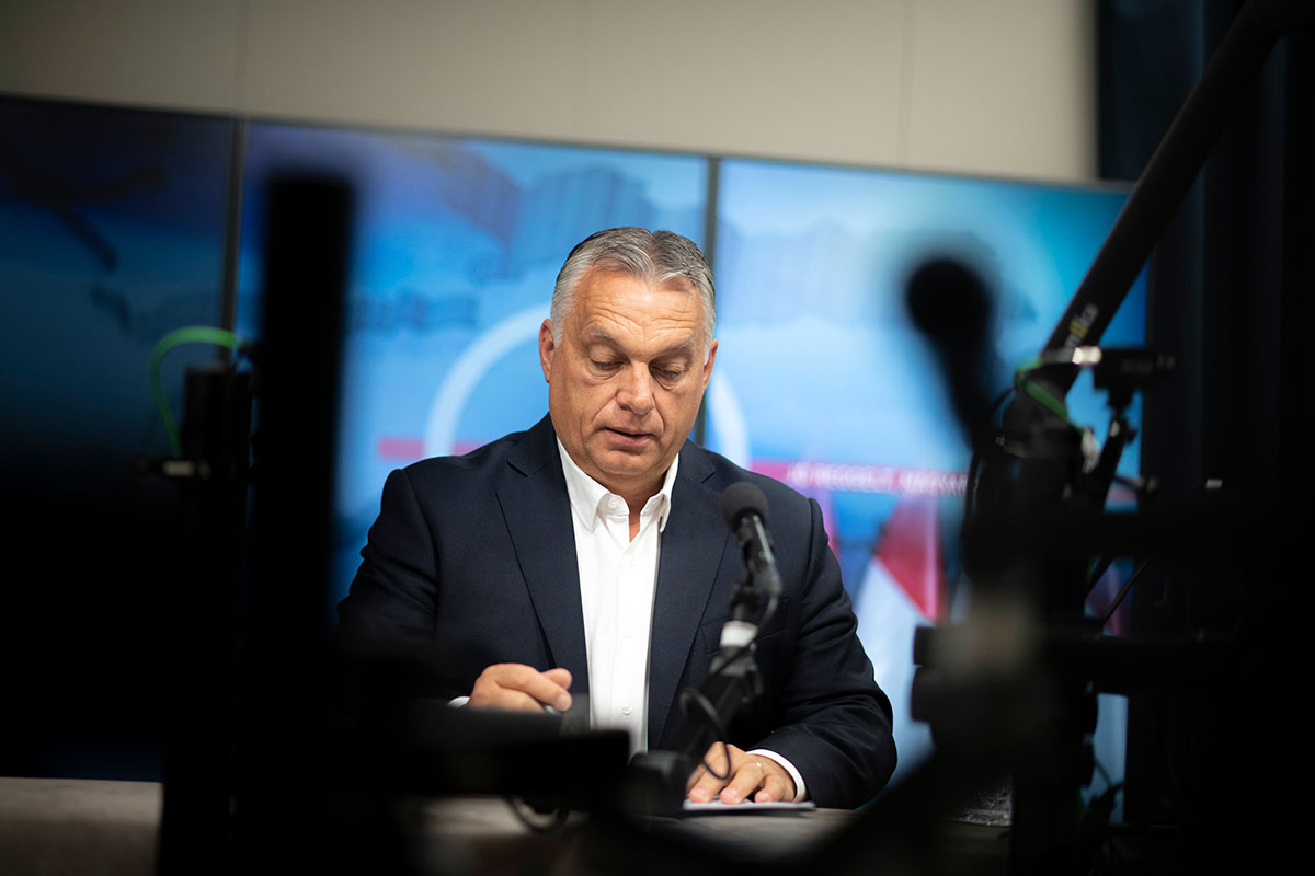 Orbán: jövőre emelkedik az ápolónők, a bölcsődei dolgozók bére is