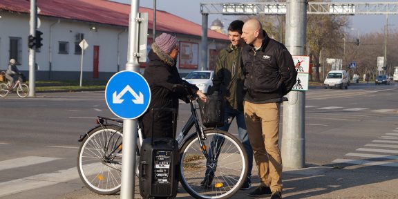 A kerékpárosok szabályos közlekedésére hívja fel a figyelmet Békéscsabán
