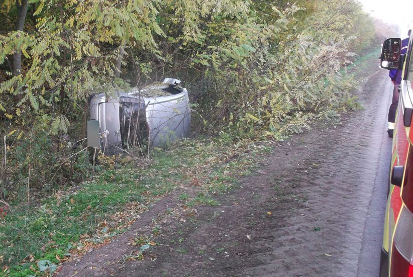 Egy személyautó árokba csapódott Sarkad közelében