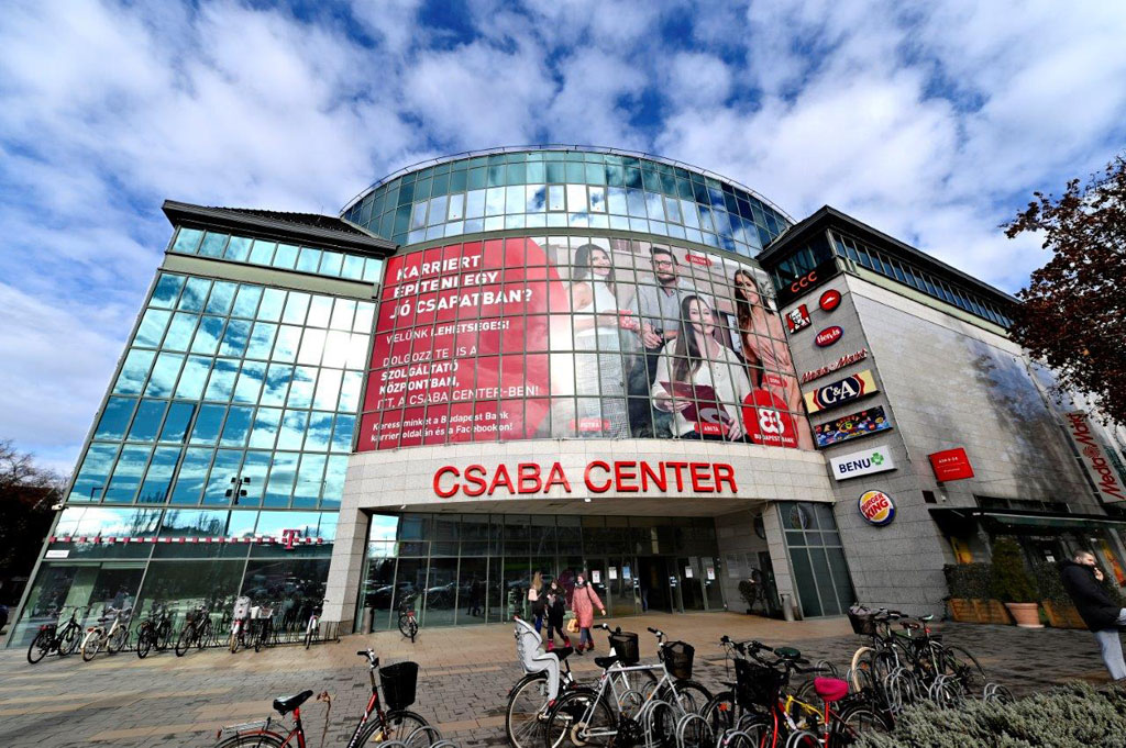Részlegesen lezárják a Csaba Center parkolóját