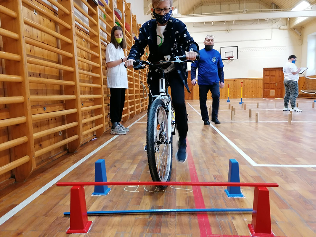 Kerékpáros ügyességi verseny, Petőfi utcai iskola