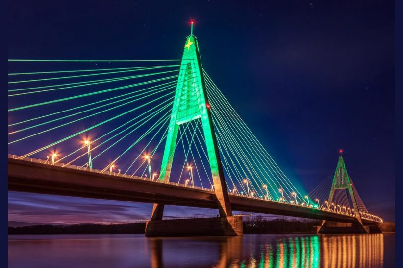 Megyeri híd karácsonyi díszkivilágítás