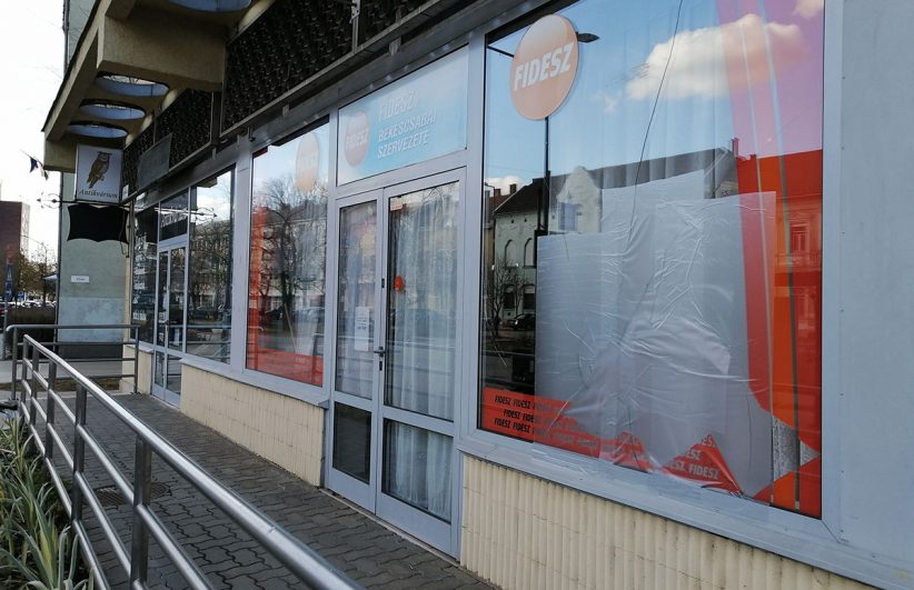 Rongálás, Betörték a békéscsabai Fidesz iroda ablakát
