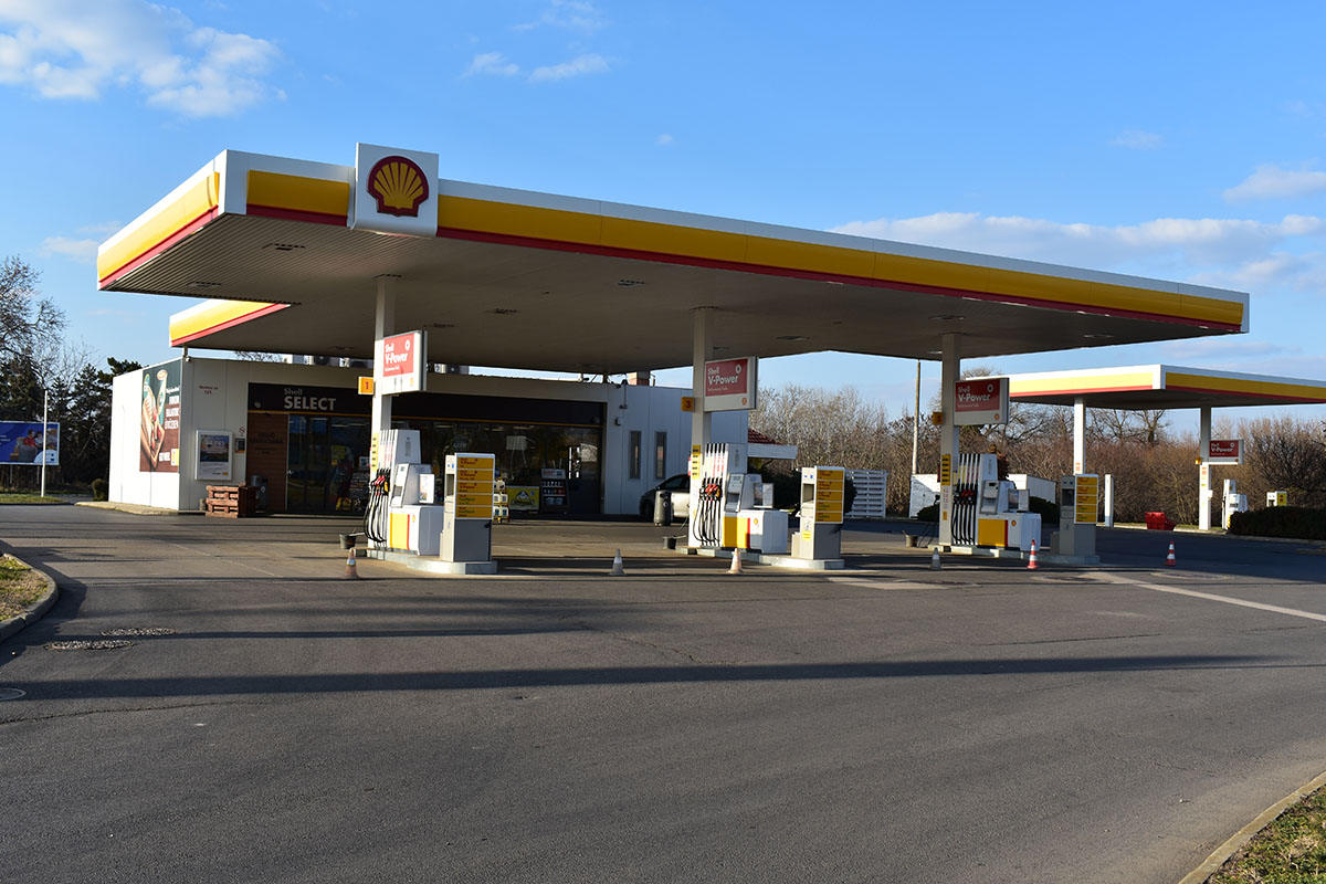 Bezárt a békéscsabai Shell kút, az összes üzemanyag elfogyott