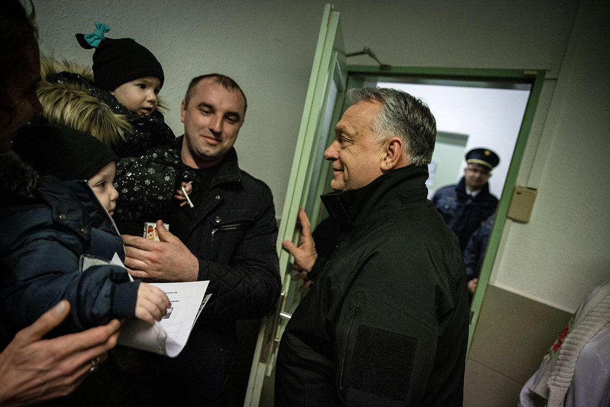 Orbán Viktor szemlét tartott a csengersimai magyar-román határállomáson
