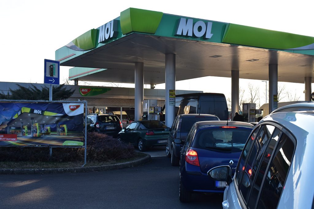 mol kút, benzinkút, benzin