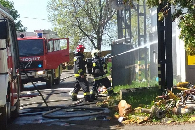 Egy telephely csarnoképületében keletkezett tűz Mezőkovácsházán