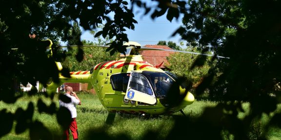 kigyulladt ház Békéscsabán, mentőhelikopter