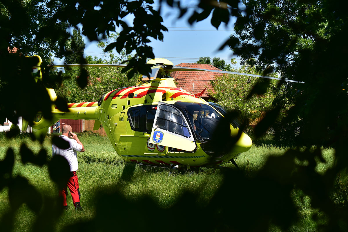 kigyulladt ház Békéscsabán, mentőhelikopter