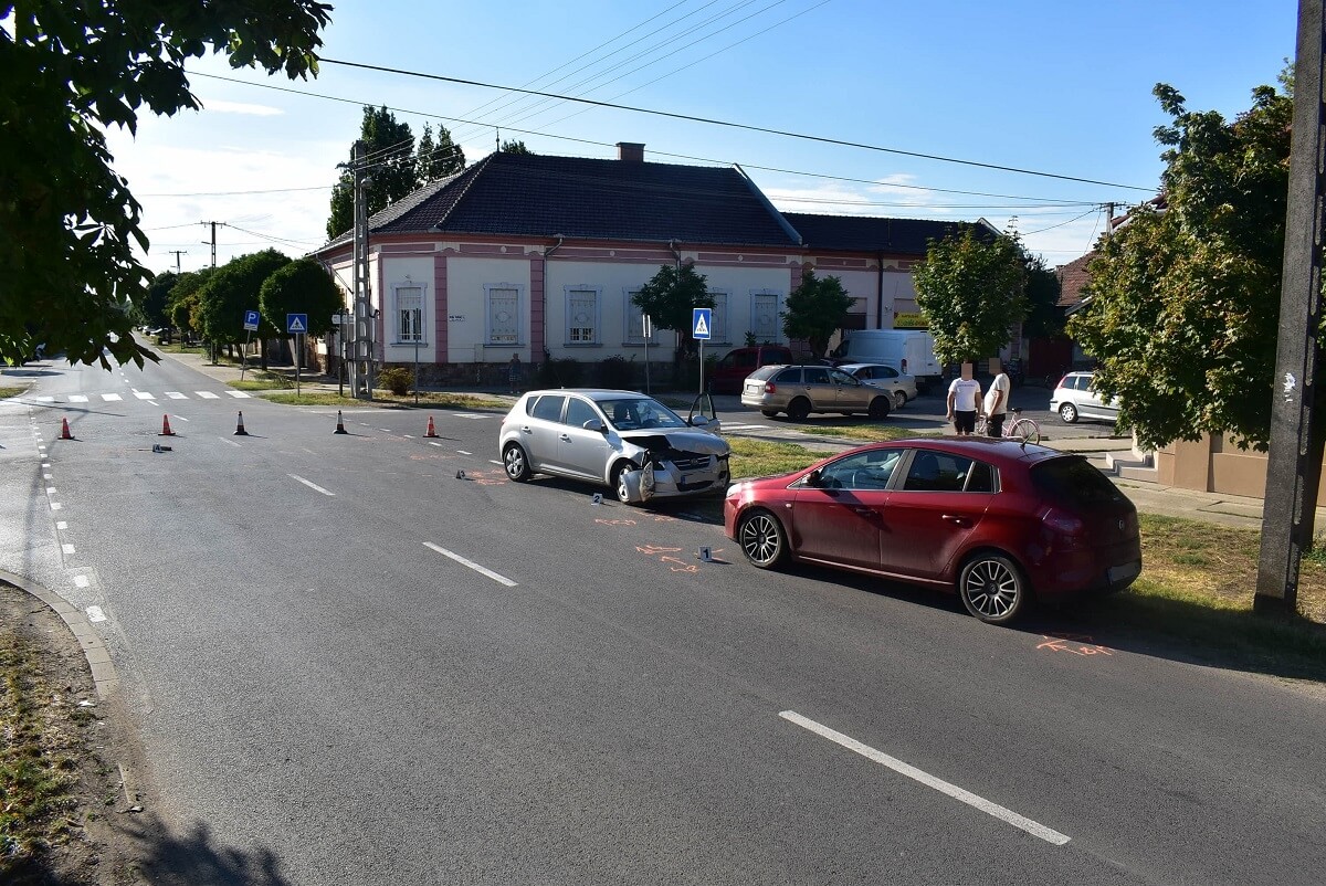 Szarvason és Kondoros közelében történt balesetnél helyszíneltek a rendőrök
