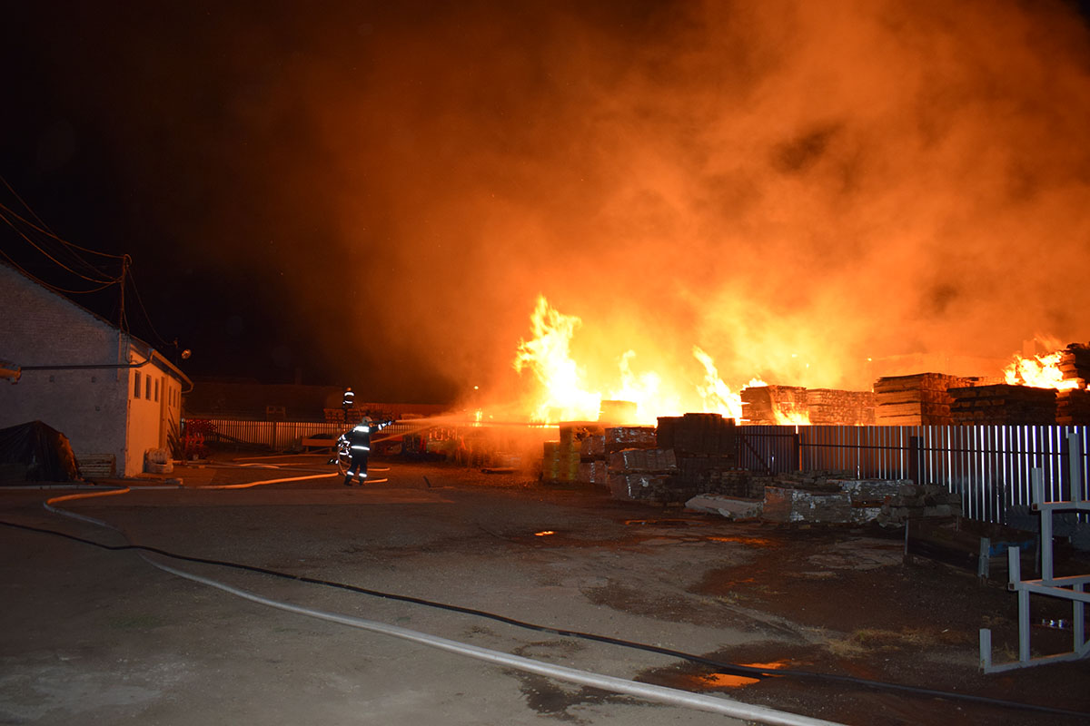 Tűz ütött ki egy faipari üzemben Magyarbánhegyesen