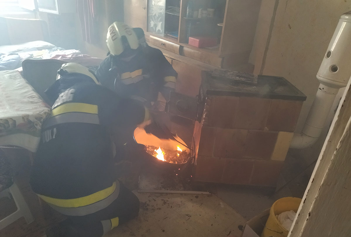 Füsttel telítődött egy épület lakótere Gyulán