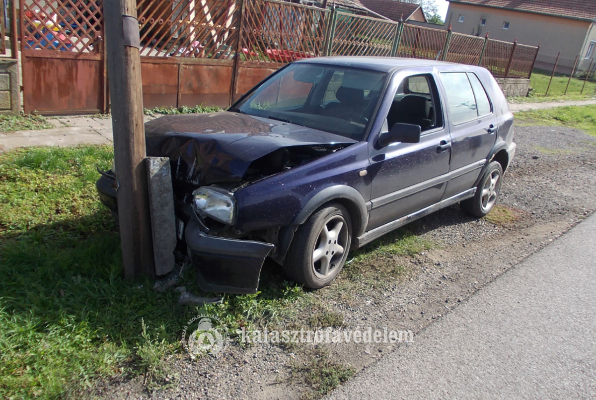 Oszlopnak ütközött egy autó Orosházán