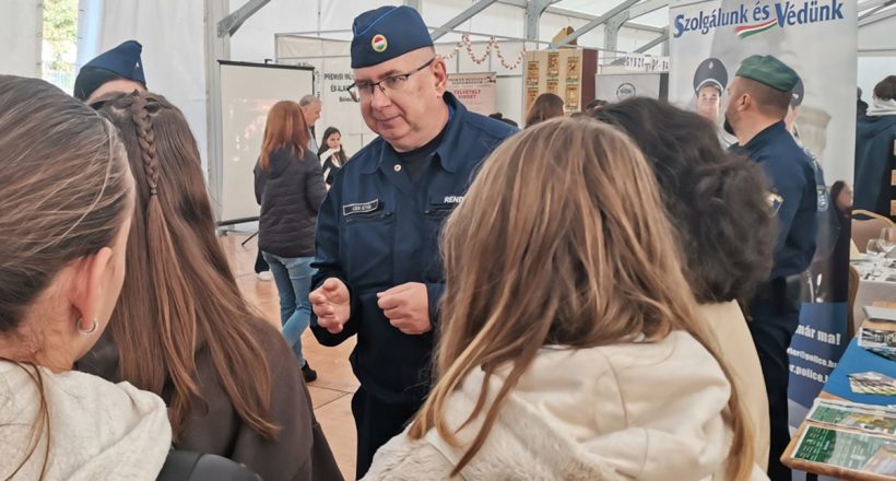 határvadászok toborzása Békés megyében, rendőr járőr