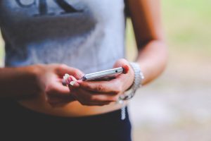 telefon, internet használat, fiatal, gyerek