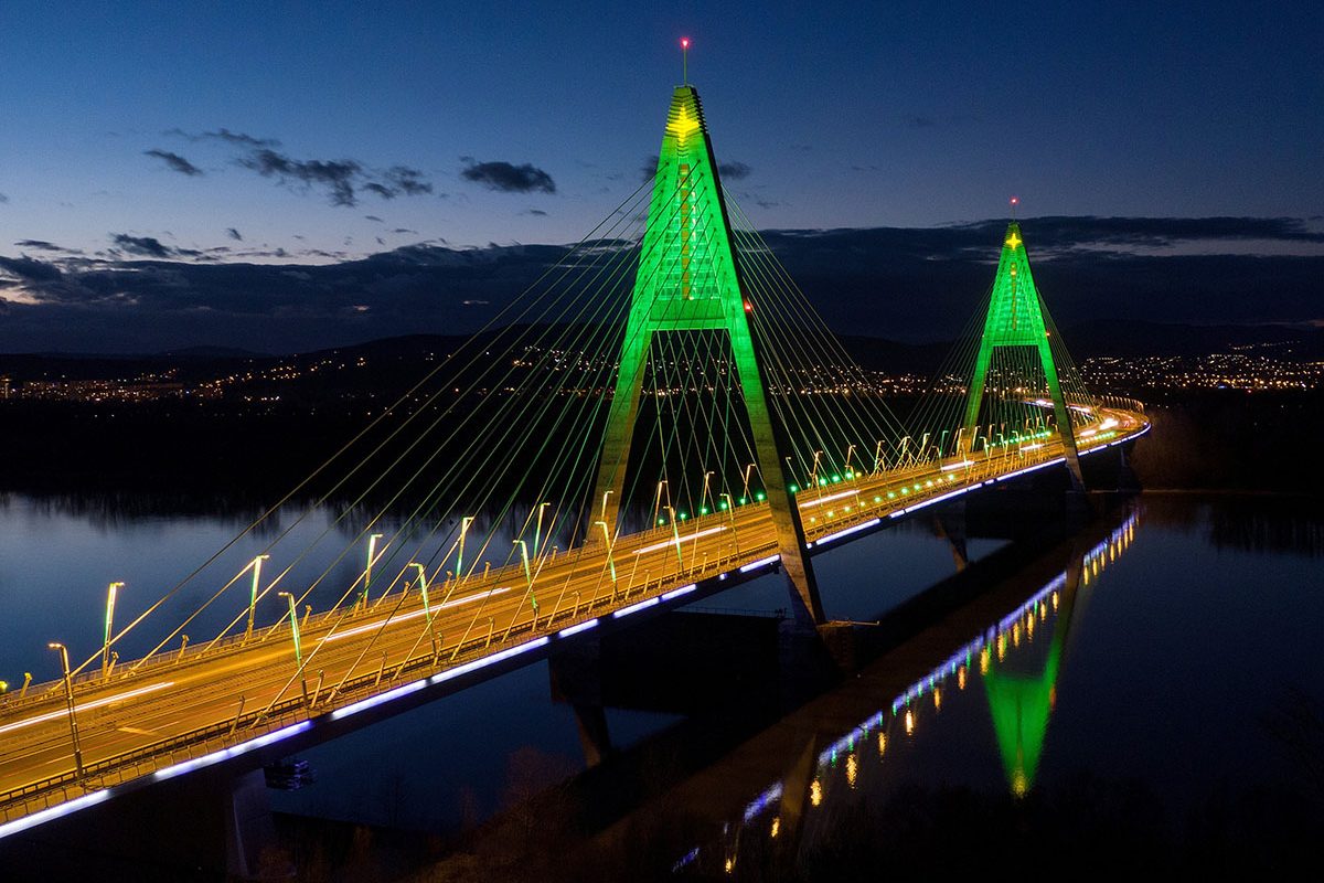 Újra 100 méteres karácsonyi díszkivilágításba borul a Megyeri híd