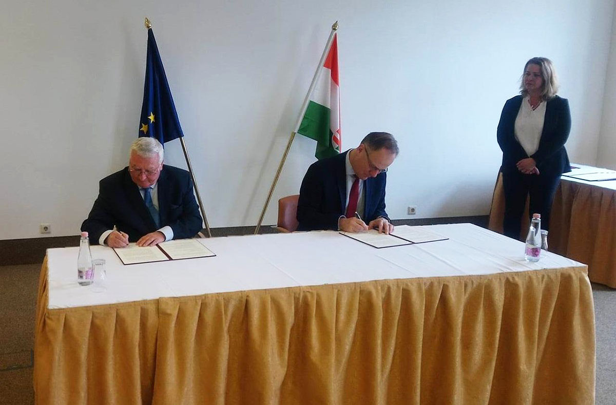 Partnerségi megállapodást írt alá a BMKIK elnökével Navracsics Tibor