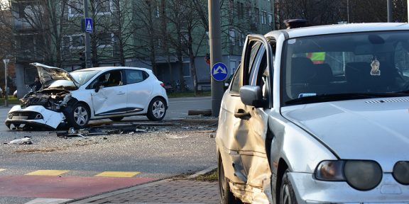 baleset Békéscsabán a Bartók Vozárik kereszteződésben