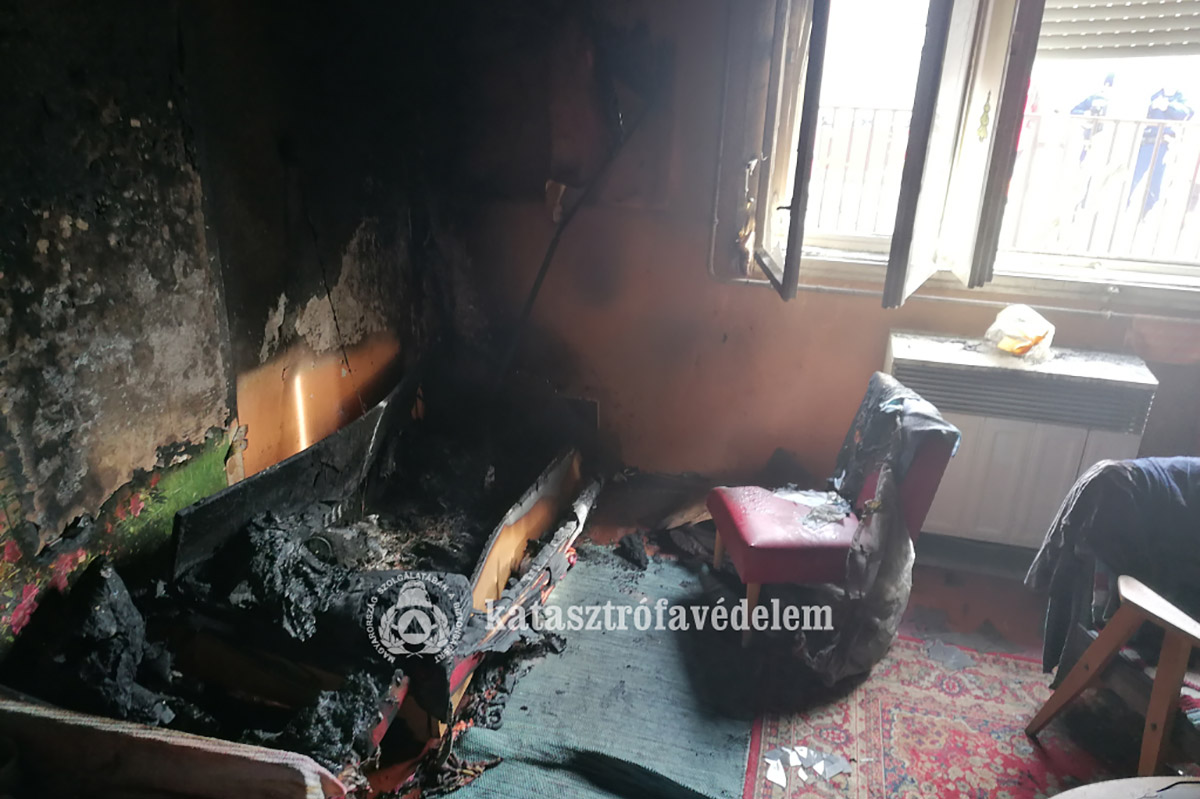 Egy dévaványai családi házhoz riasztották a tűzoltókat