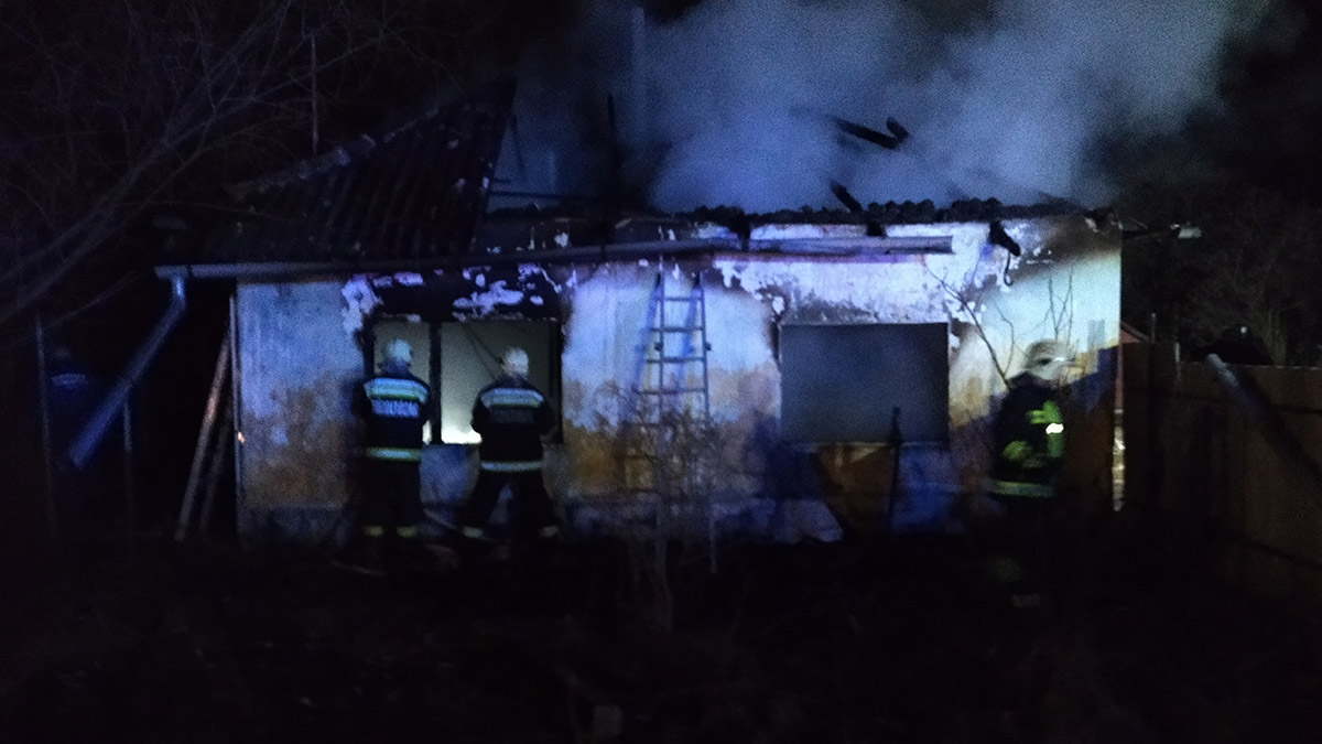 Egy kigyulladt családi házhoz riasztották a tűzoltókat Csabacsűdön