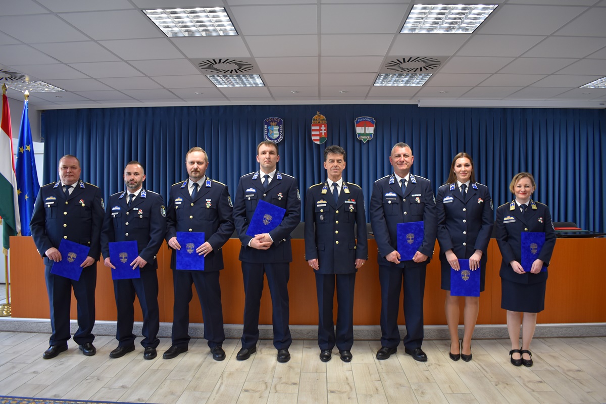 Békés vármegyei rendőrök és rendőrségi dolgozók részesültek elismerésben
